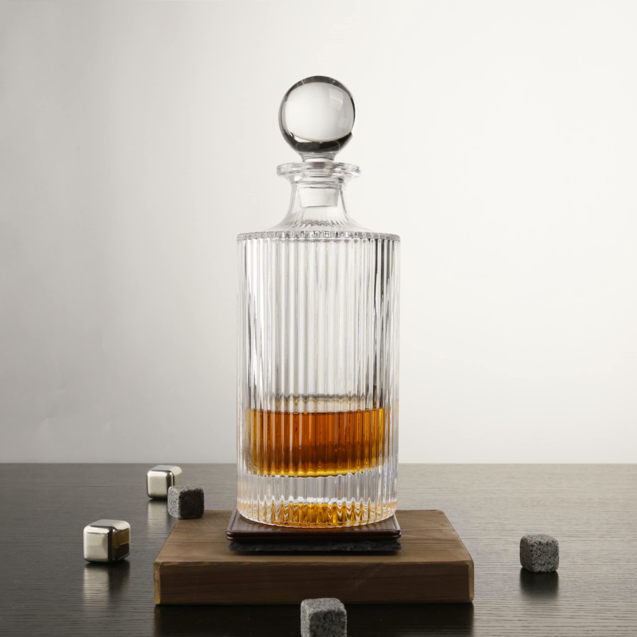 Queenstone whiskey decanter with glass stopper provides a tight seal to preserve aroma.