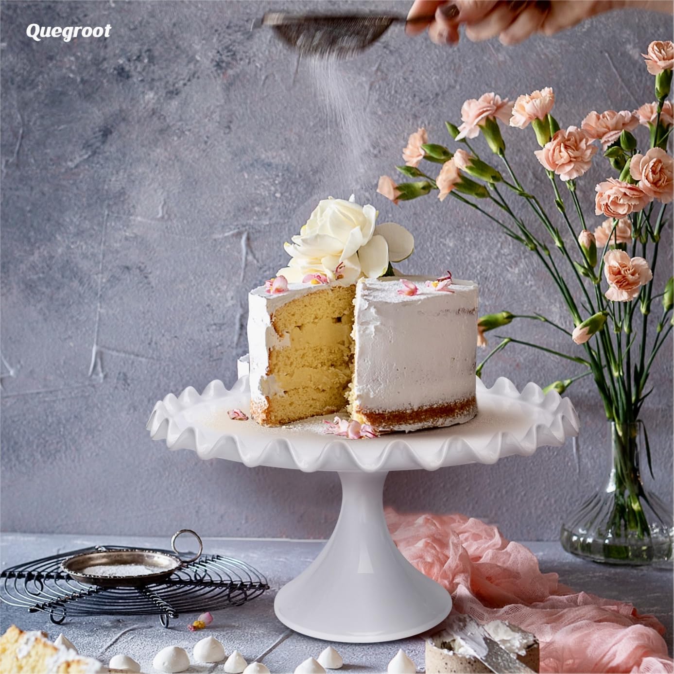 Quegroot wedding cake display plate for centerpiece at reception
