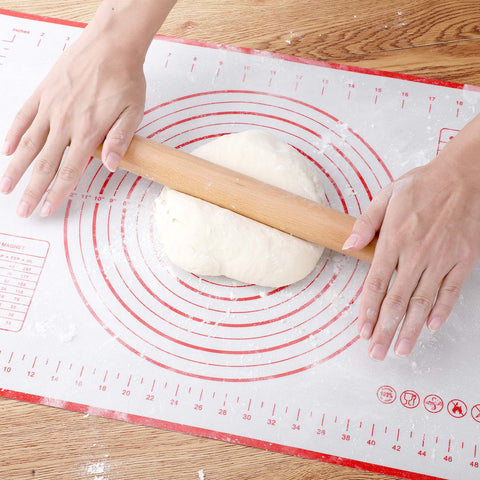QUELLANCE set fits pizza, pie, cookies, and pastries in one kit.