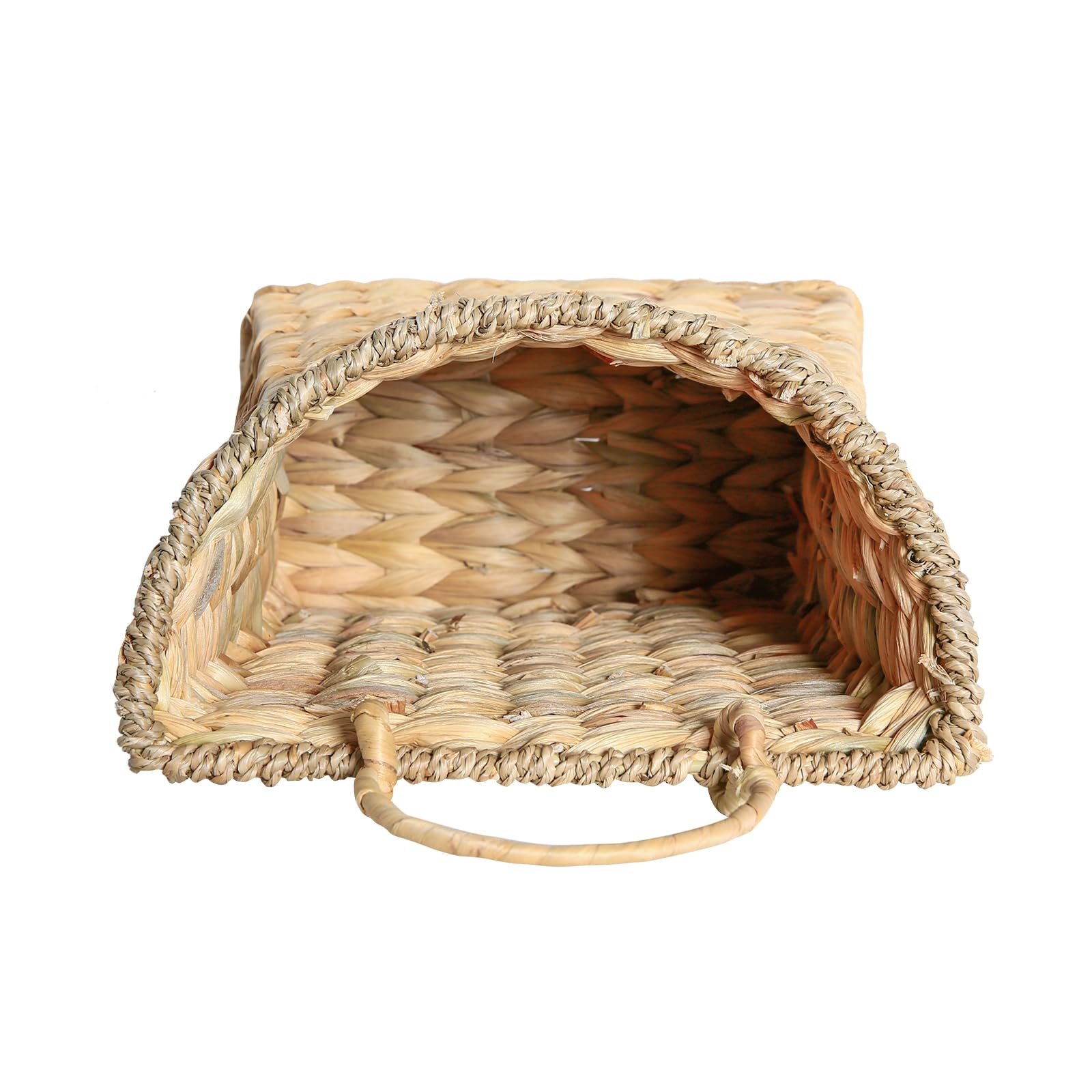 Quincry cluster several baskets for stylish storage and depth.