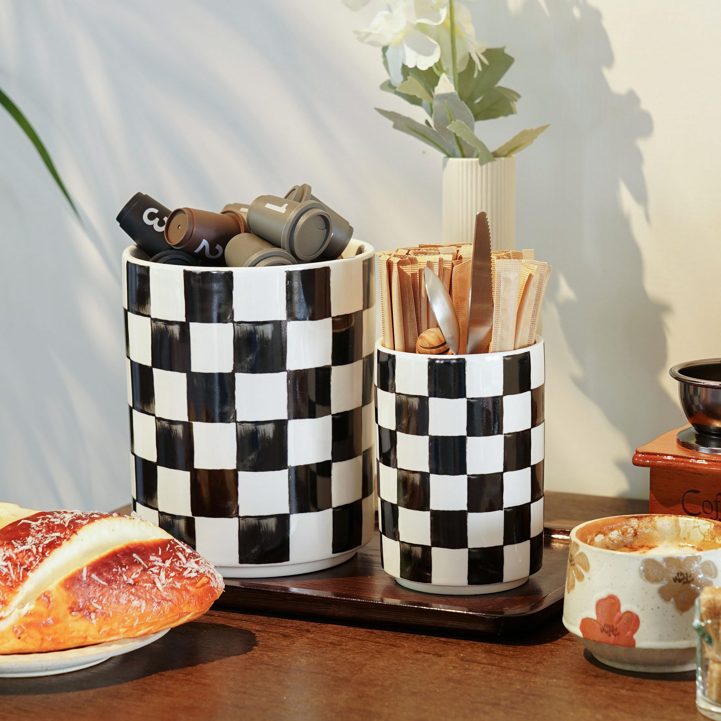 Quuavio Gift ready checkered holder set makes a thoughtful housewarming