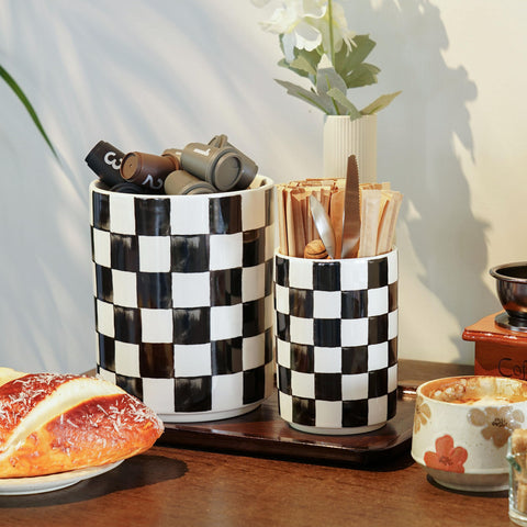 Quuavio Gift ready checkered holder set makes a thoughtful housewarming