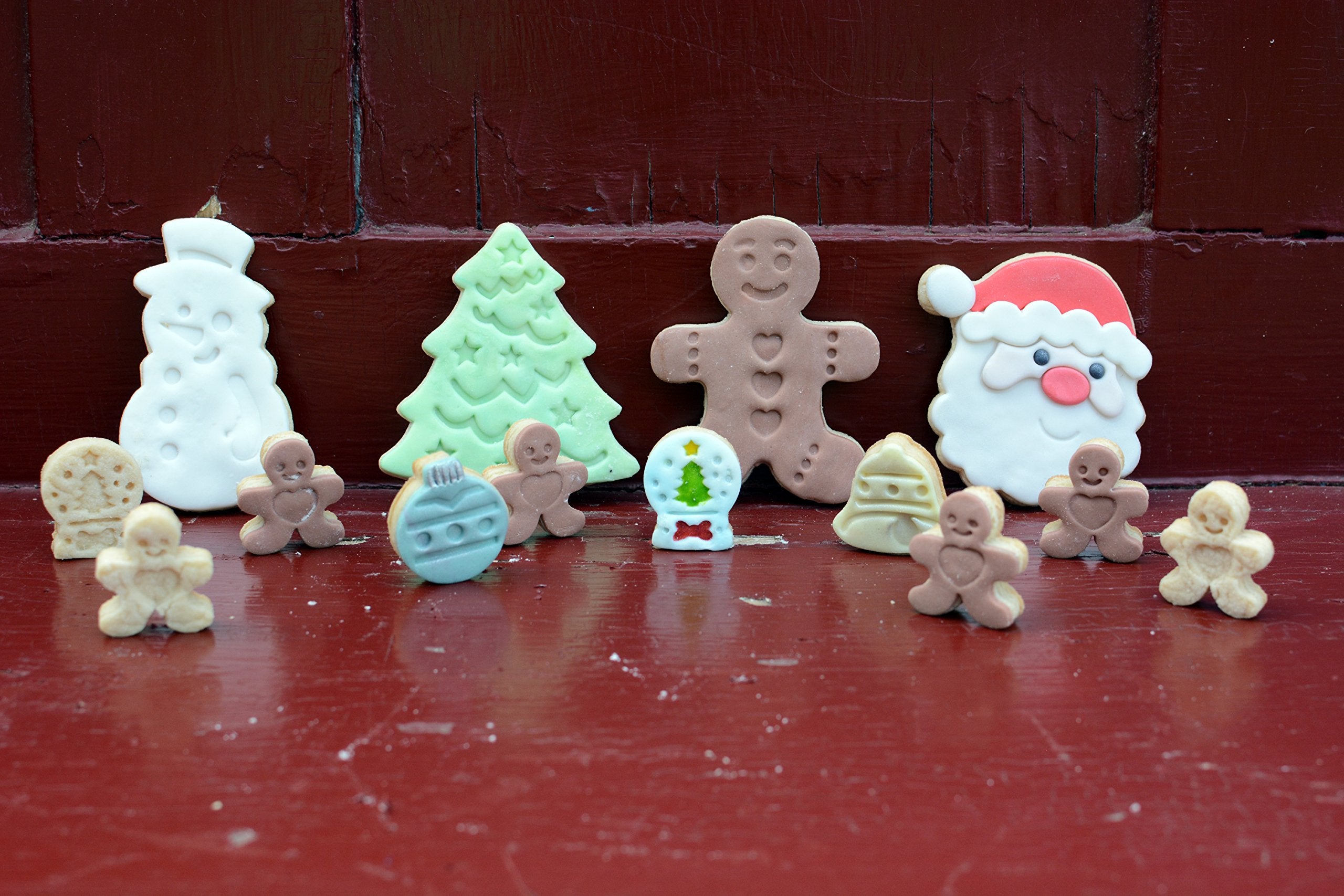 R&amp;M mini-bell stamper for cute holiday shapes