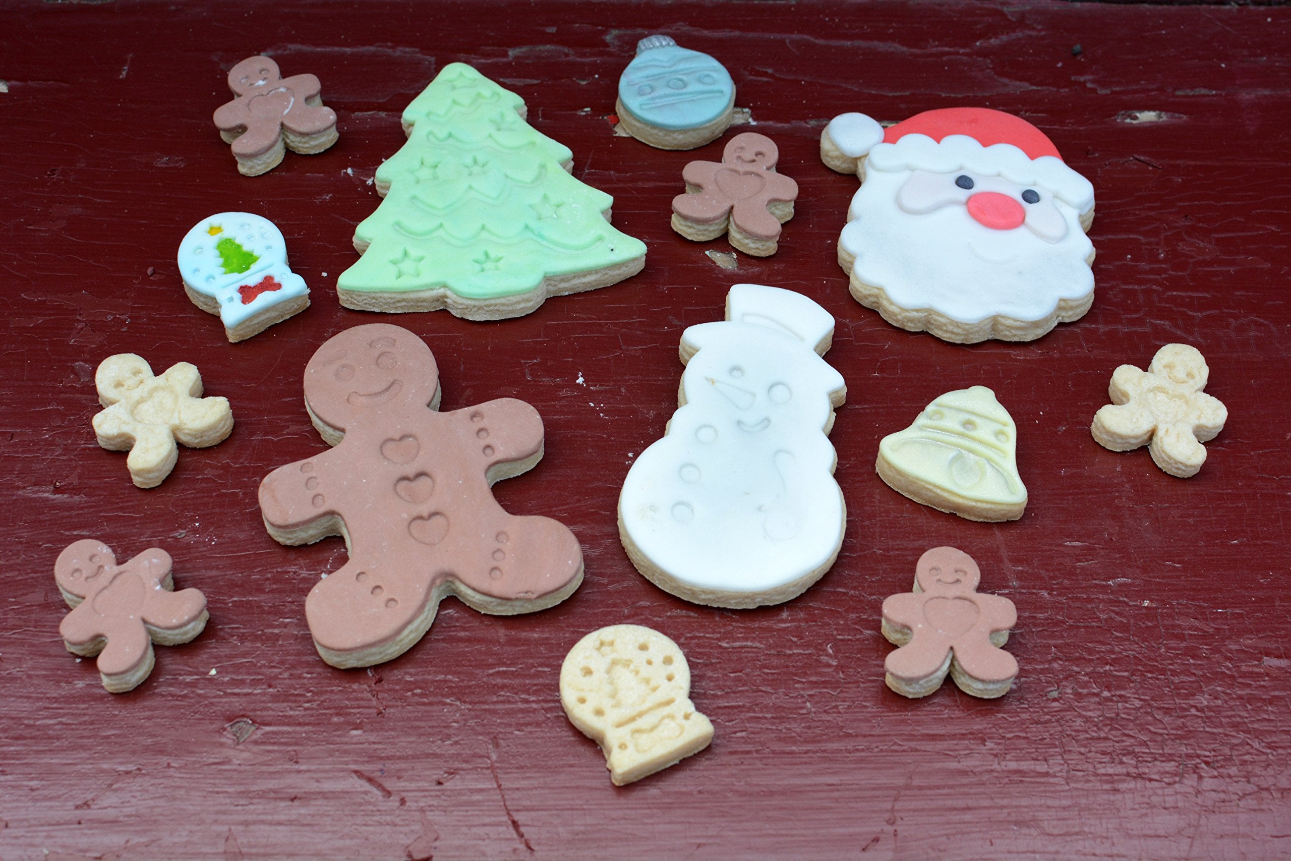 R&amp;M mini-snow globe stamper for decorative treats