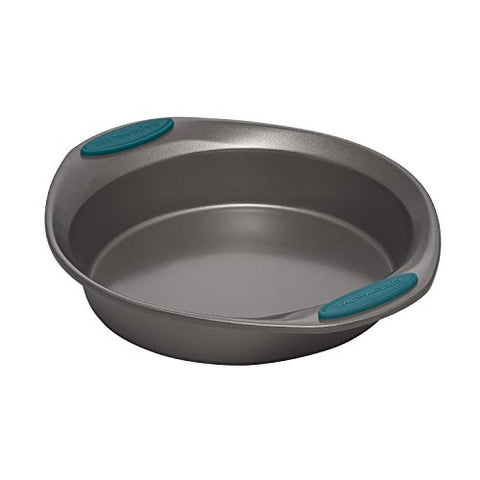Rachael Ray Yum-o heavy-gauge steel bakeware resists warping over time.
