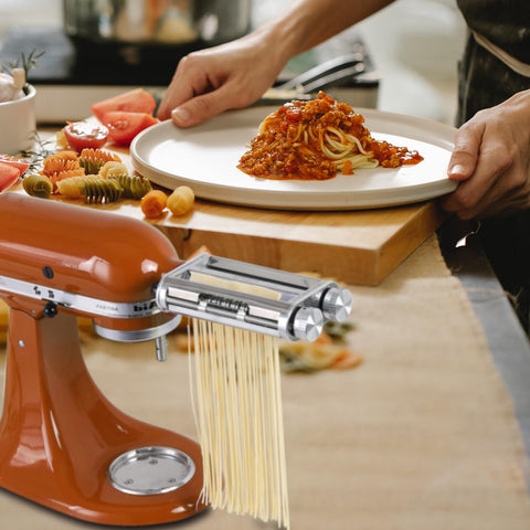 Durable stainless steel construction ensures stable rolling during pasta making.