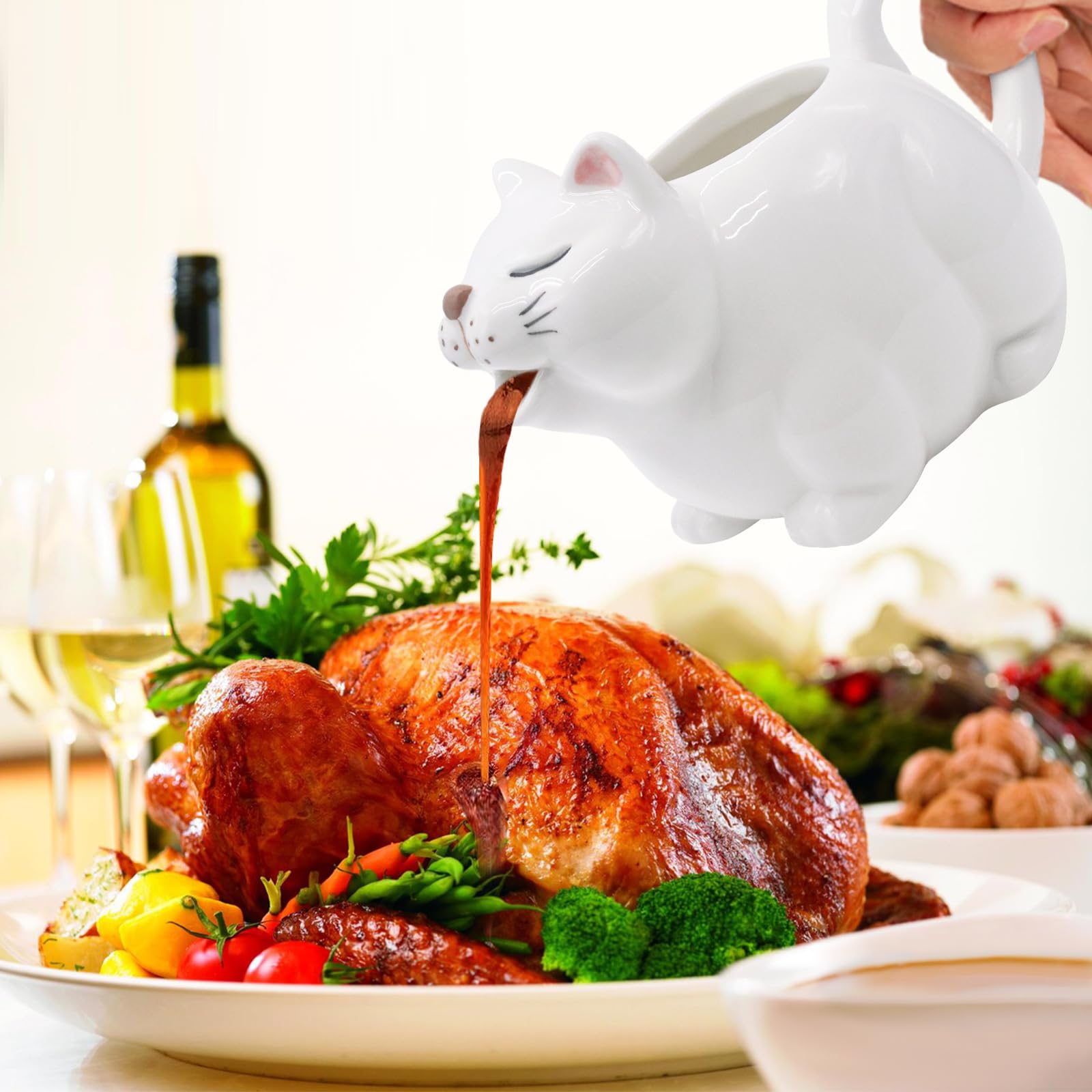 RAISLY cat gravy boat displaying large 700ml capacity for family meals.