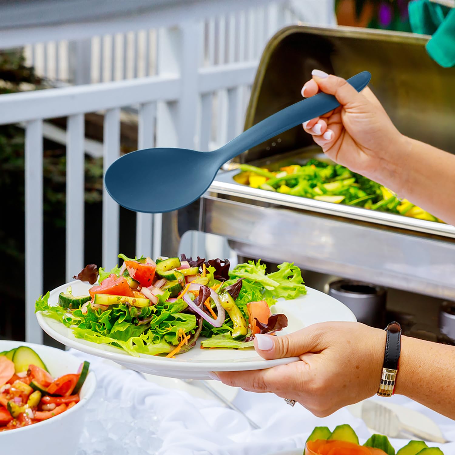 RayPard Ocean 24-piece set offers reusable convenience for gatherings.