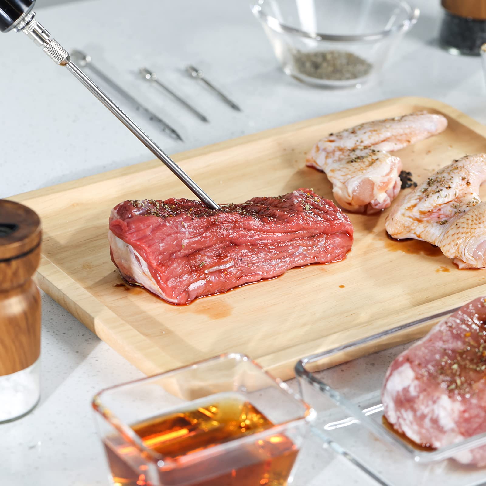 Razorri pistol grip provides smooth, controlled marinade flow.