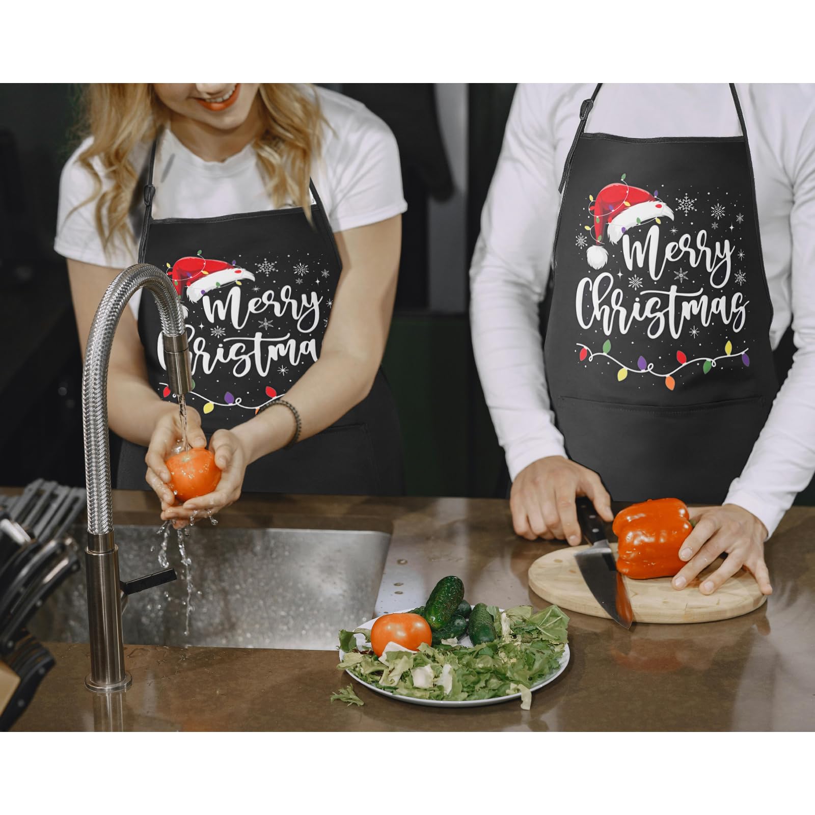 Rcvlauf Christmas apron shows adjustable belt fit for most body types.