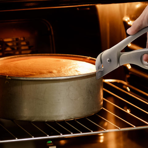 Reallnaive heat-resistant gripper shields hands from burns.