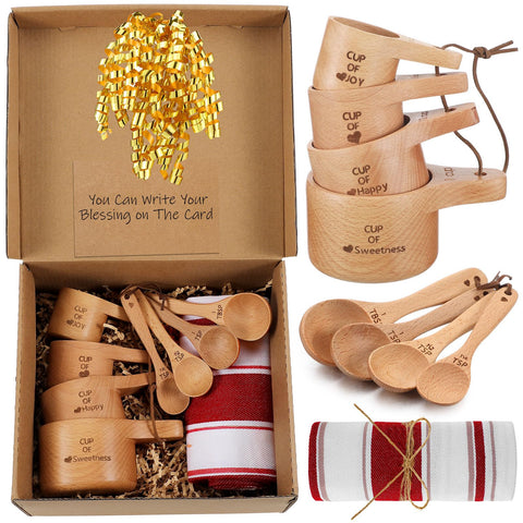 Reallnaive Christmas wooden measuring cups set for clutter-free countertop storage.