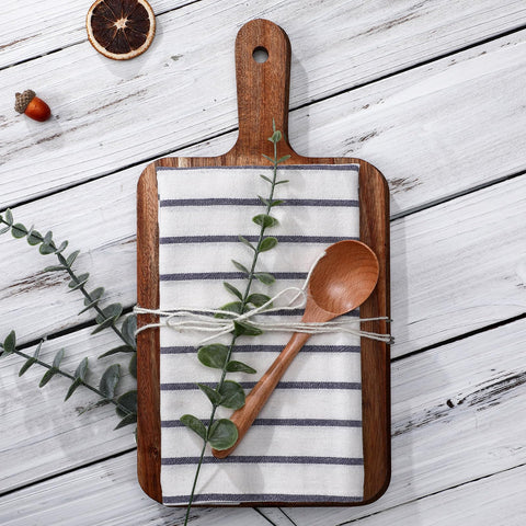 Reallnaive acacia cutting board for daily prep and stylish serving.
