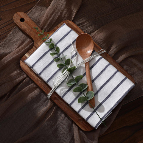 Reallnaive eucalyptus stem brings natural touch and fresh look.