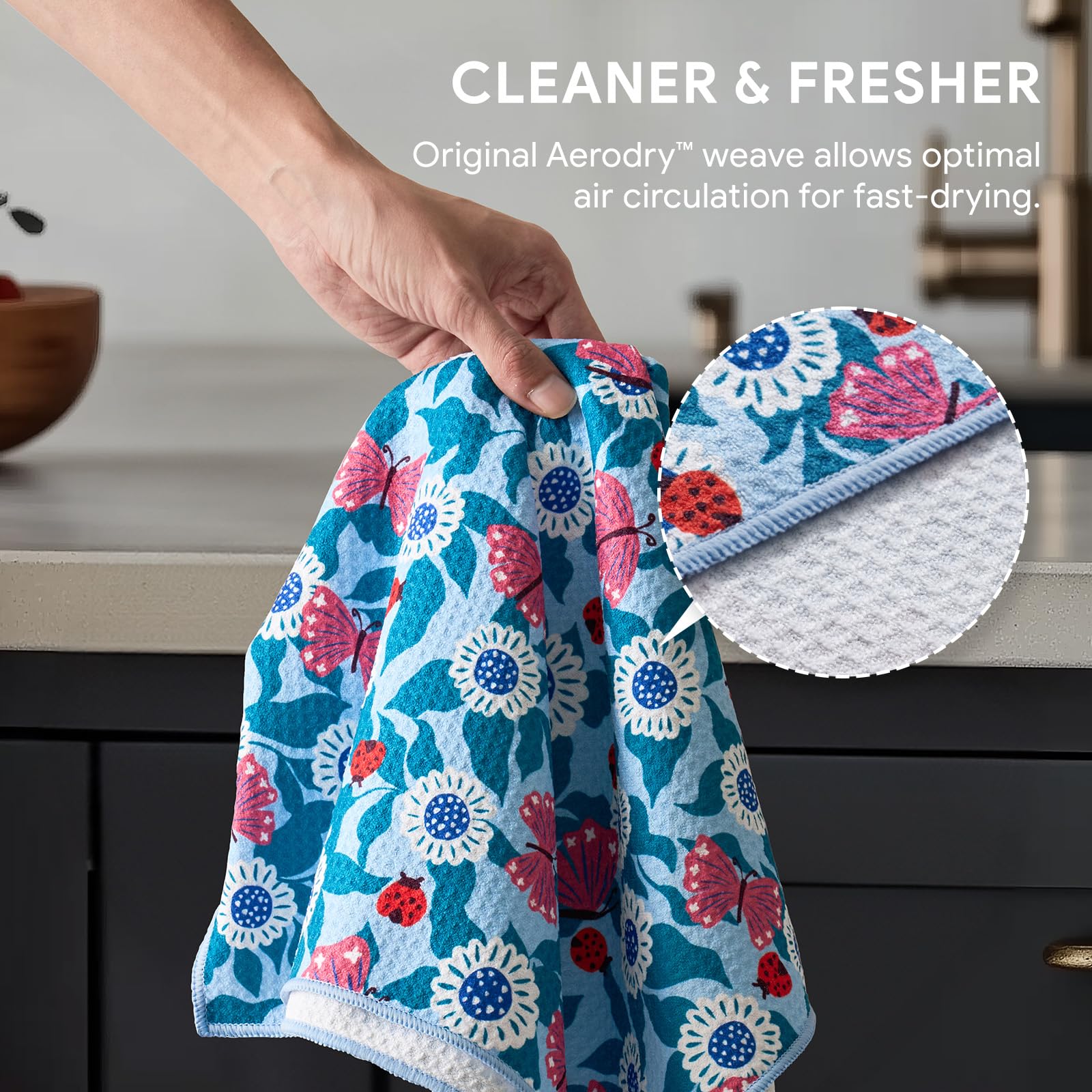 RECYCO towel with hanging loop stays accessible and air-dried.