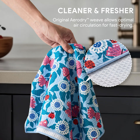RECYCO towel with hanging loop stays accessible and air-dried.