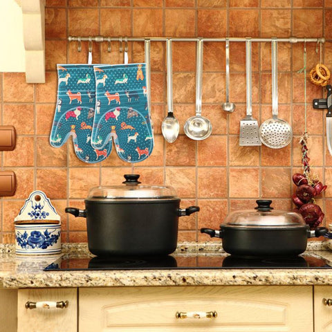 RED LMLDETA oven gloves are waterproof and cold-proof for versatile kitchen tasks.