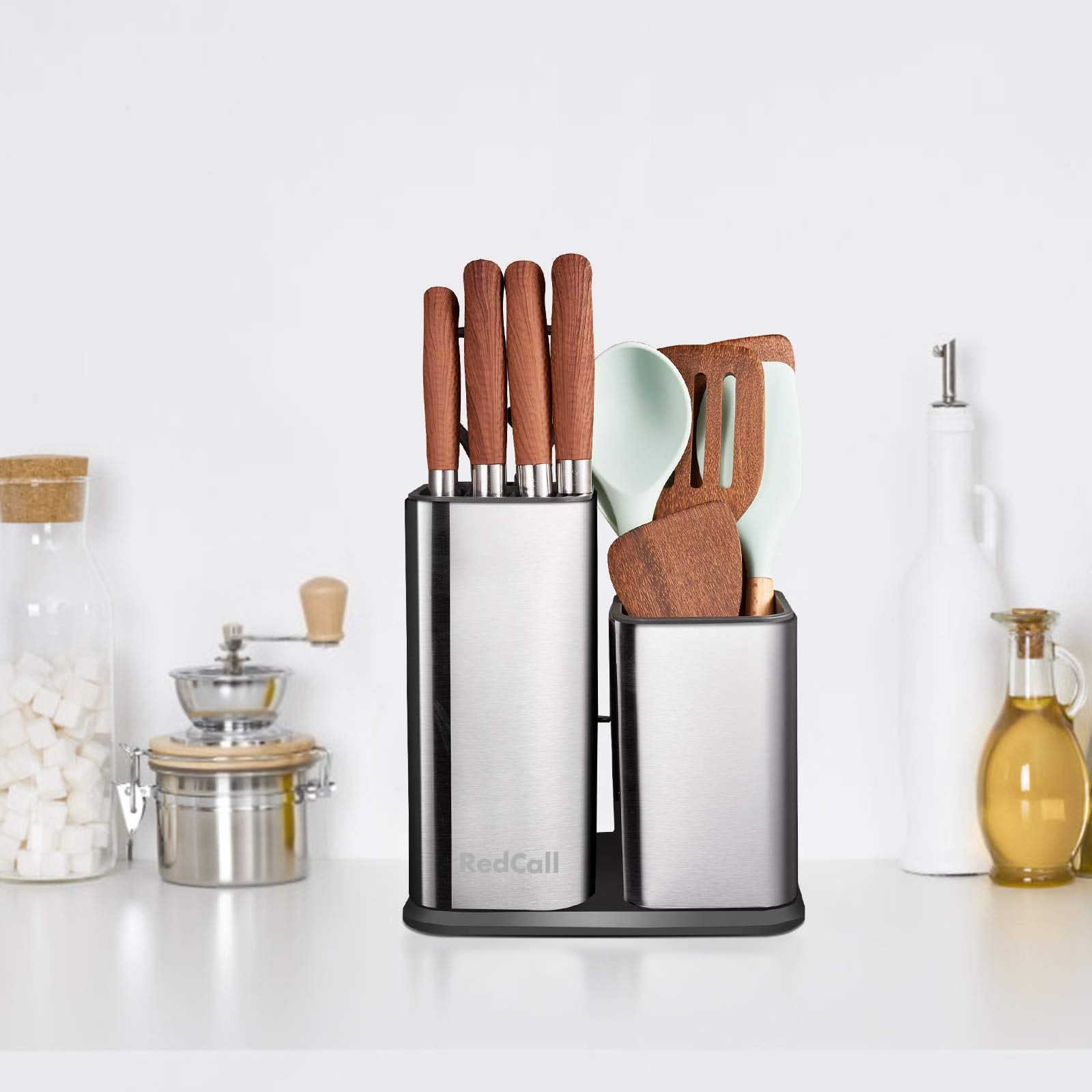 RedCall detachable containers simplify cleaning after cooking.
