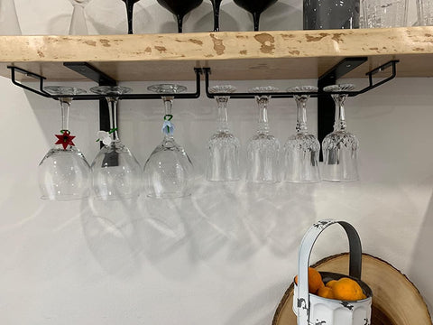RedDreamer durable holder supports multiple rows for flexible kitchen storage.