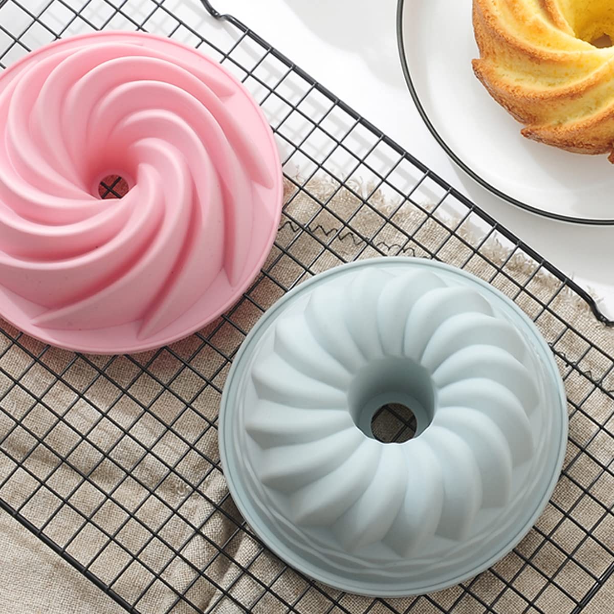 REKIDOOL kitchen bakeware ideal for mini cakes and gelatin treats.