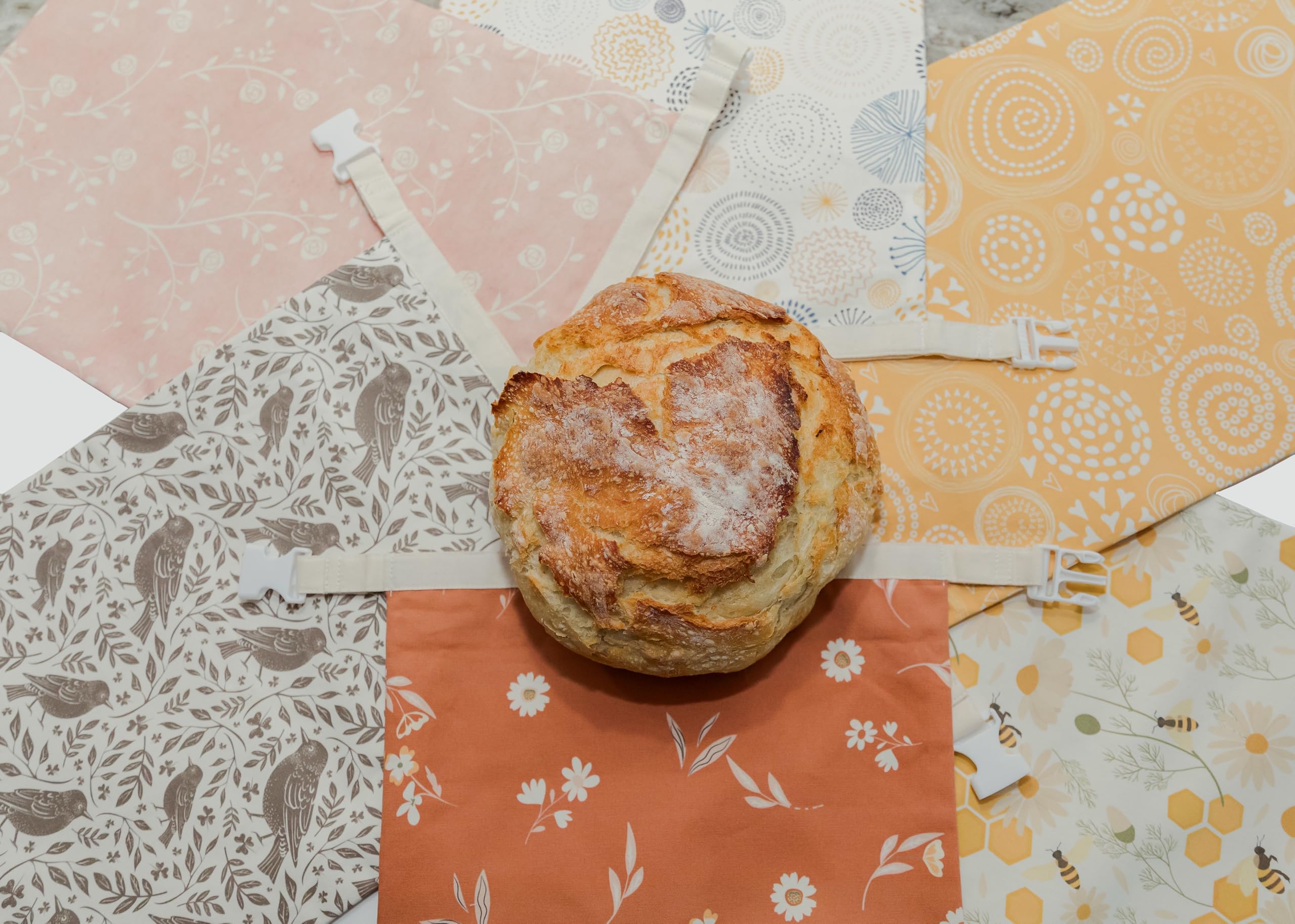 Reliable Rhodes nature-inspired design on the bread bag, combines style with practical storage.
