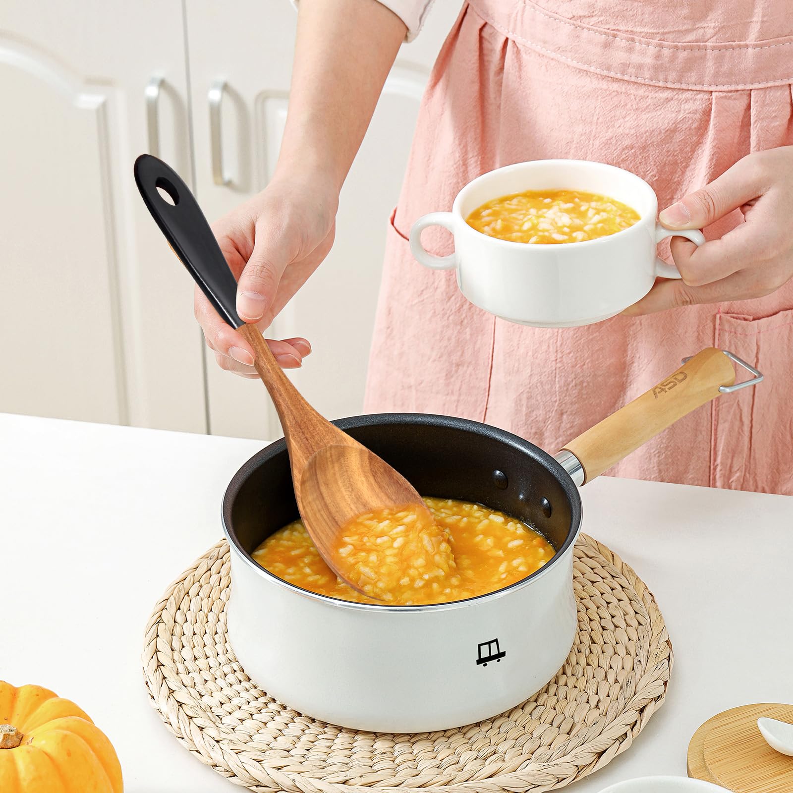 Renawe nonstick-surface protecting spoons safeguard pans during cooking.