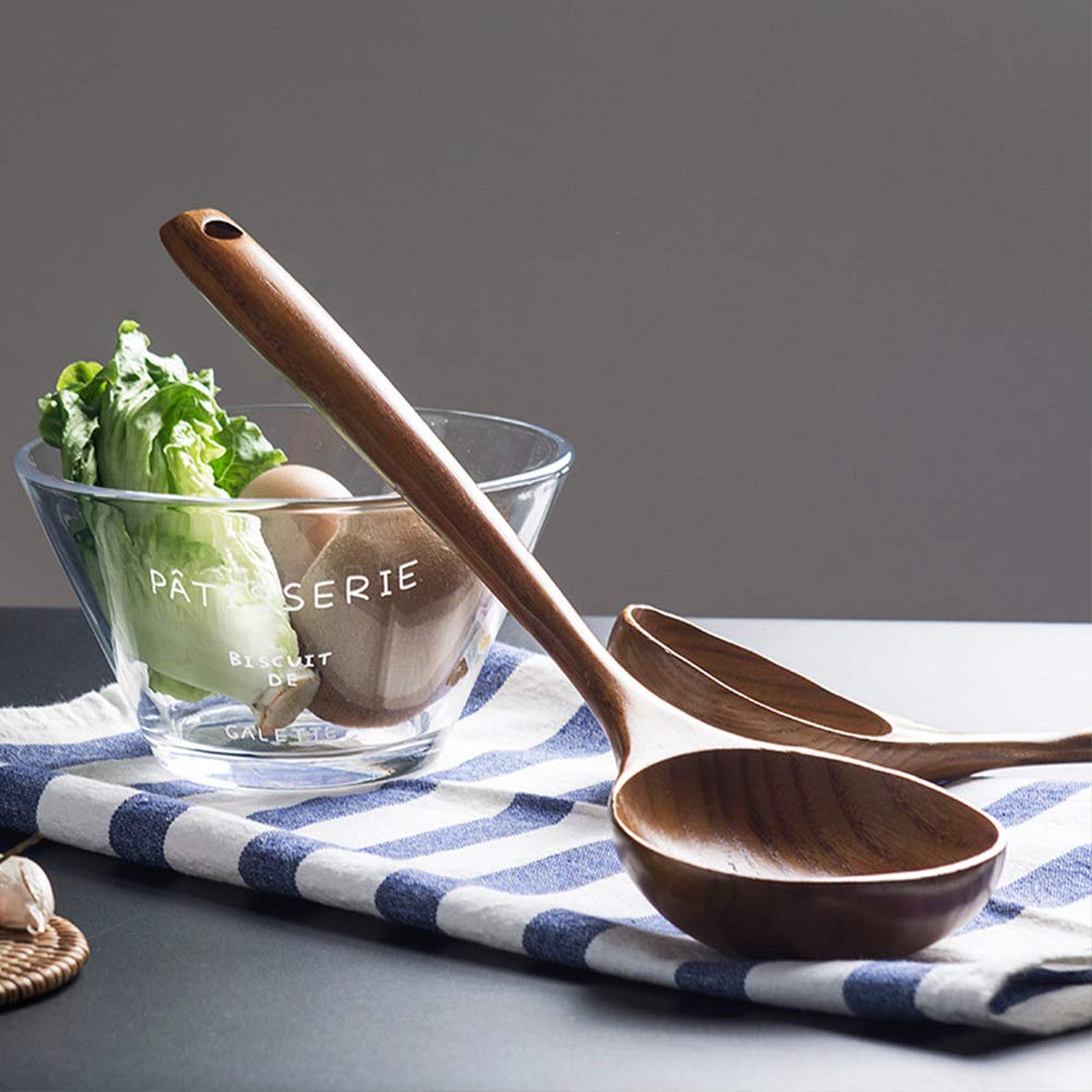 Renawe heat-resistant wooden tools stay cool to touch during cooking.