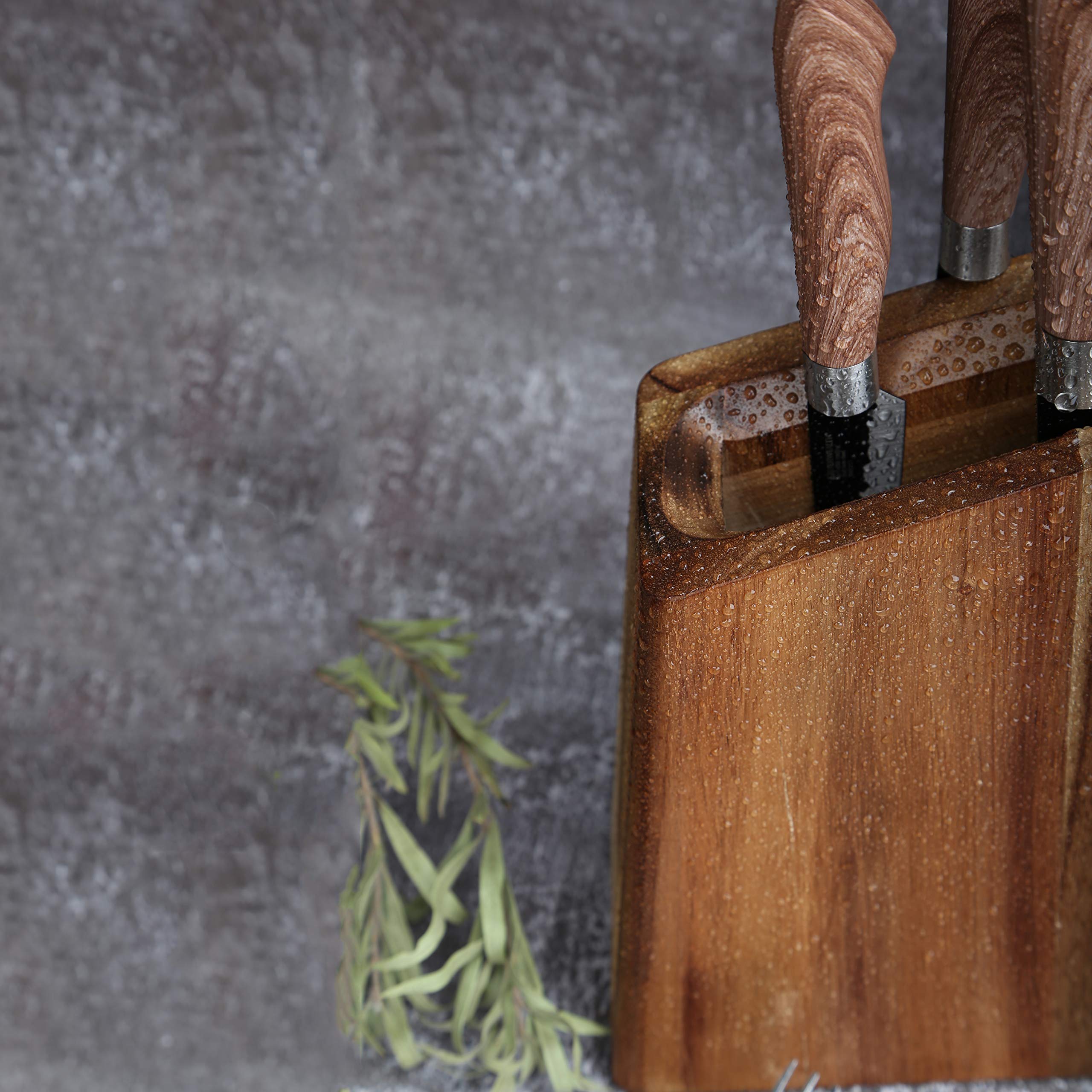 Resafy block offers ultra-large capacity for knives and tools.