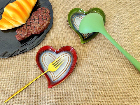Rhobtyne ceramic spoon rest with glossy glaze complements your kitchen decor.