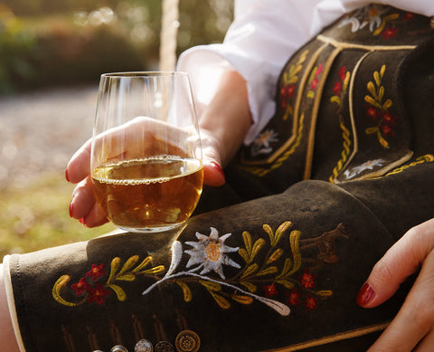 Riedel O dishwasher-safe stemless tumbler for quick cleanup after casual moments.