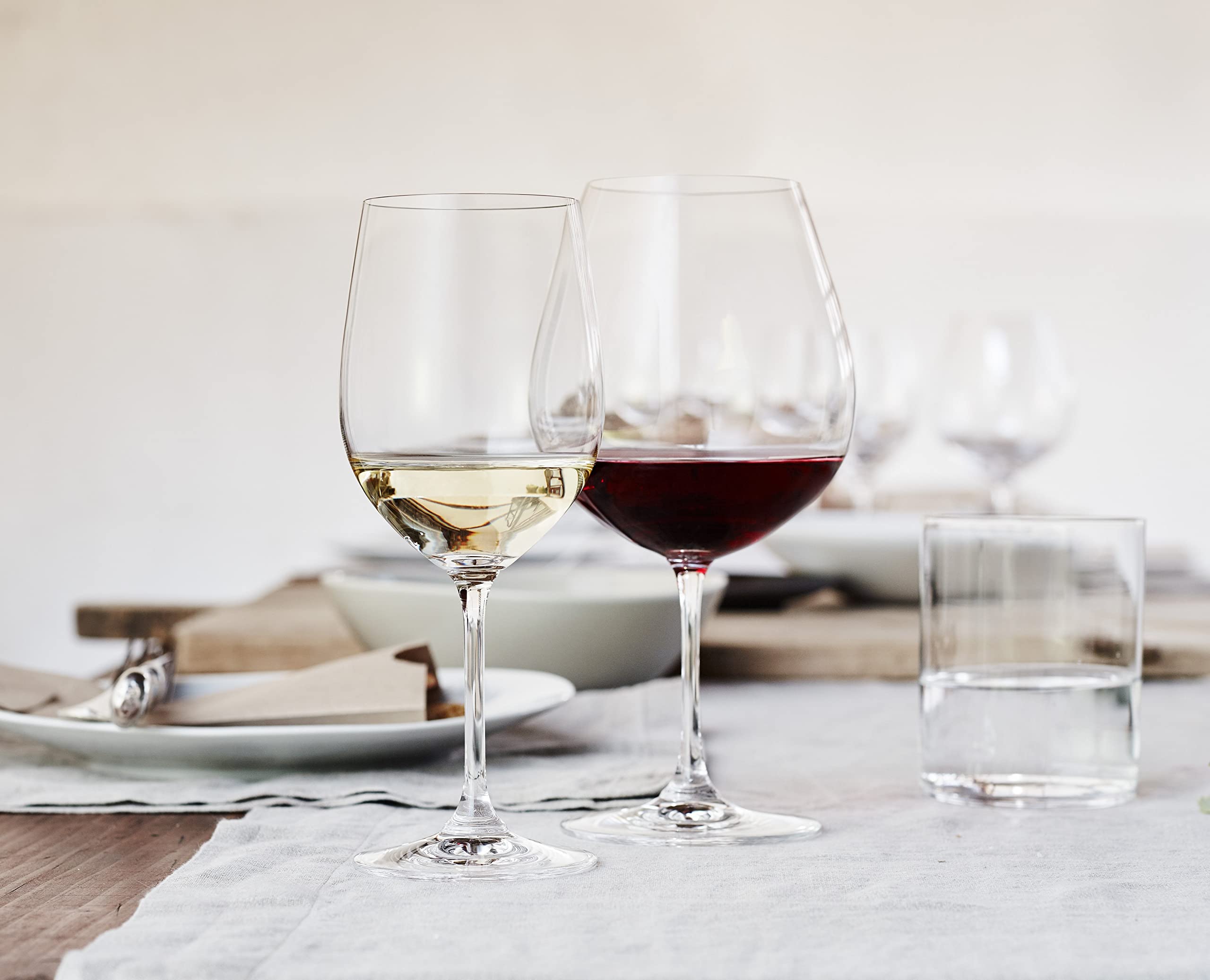 Riedel Vinum Viognier/Chardonnay glass—side view balanced silhouette for aroma retention