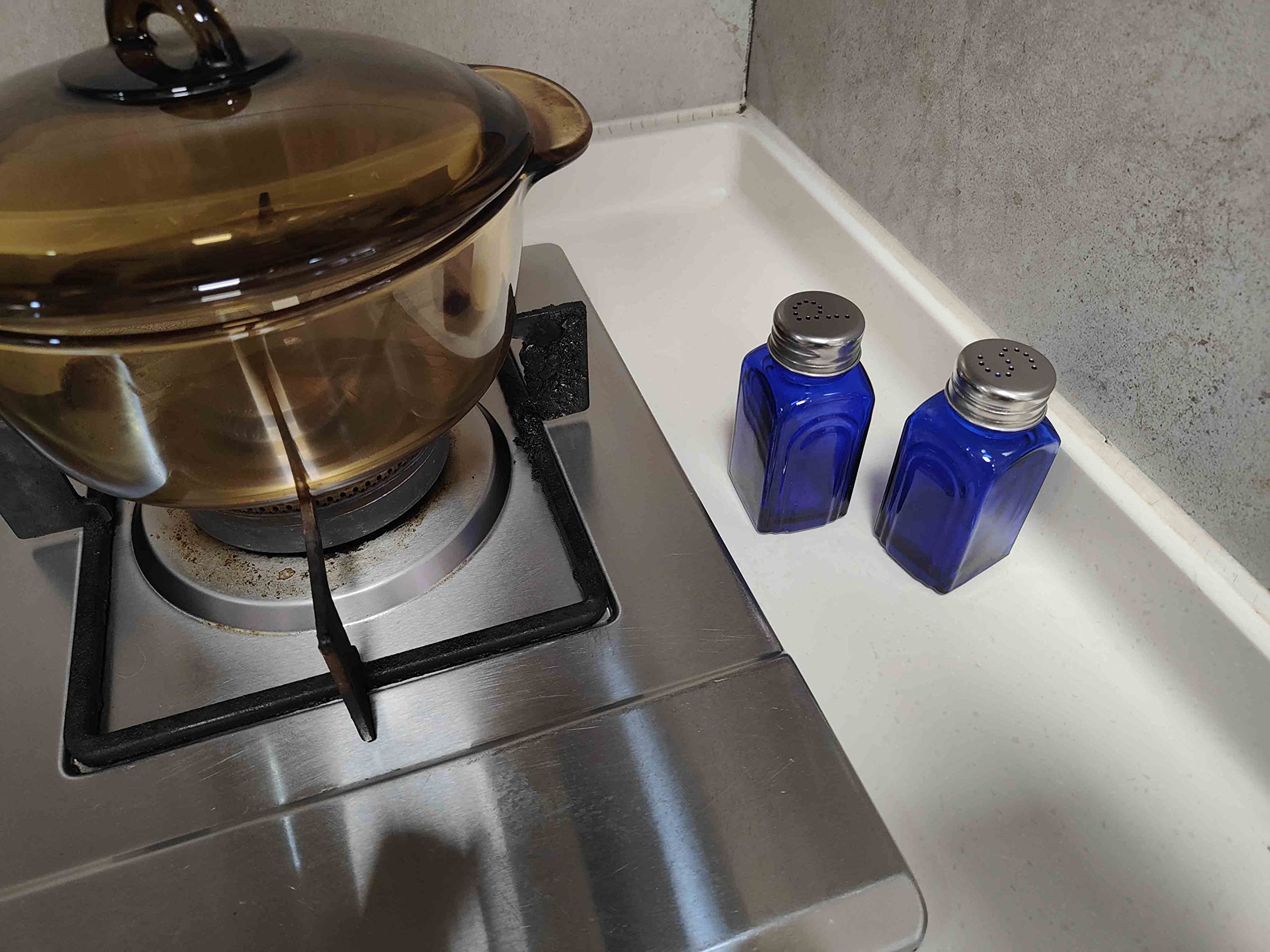 Ritadeshop retro kitchen decor in cobalt blue brightens counters and tables.