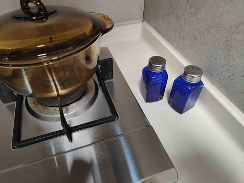 Ritadeshop retro kitchen decor in cobalt blue brightens counters and tables.