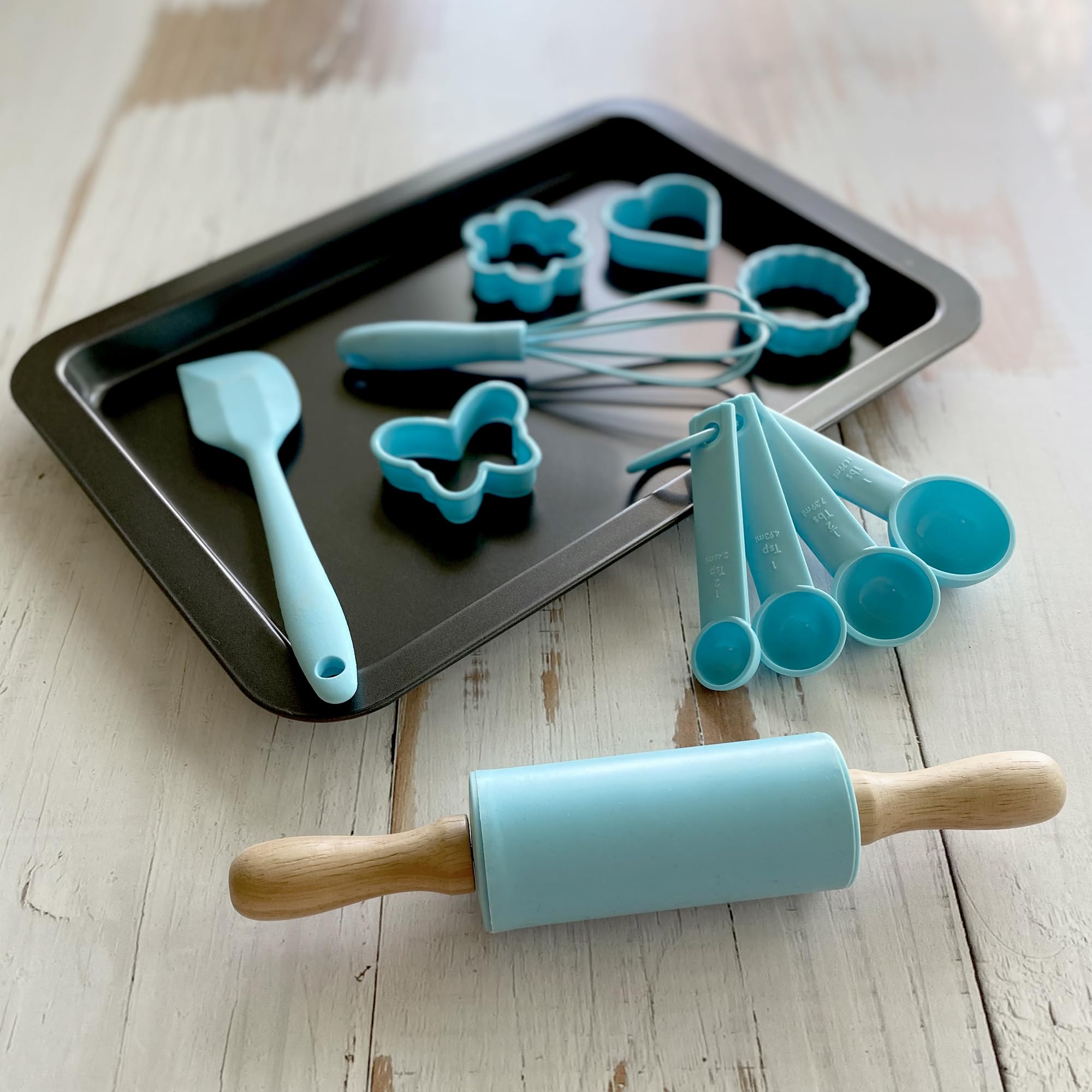 R&amp;M Daisy cookie cutter adds cheerful shapes to cookies