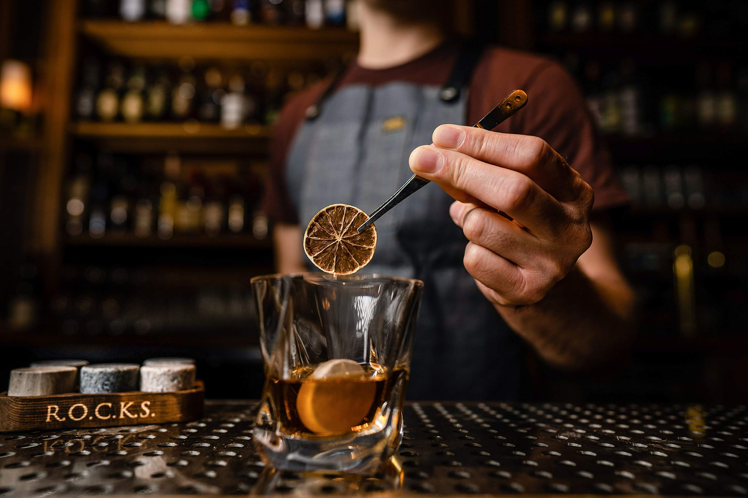 ROCKS WHISKEY CHILLING STONES gift pack ideal for whiskey lovers.