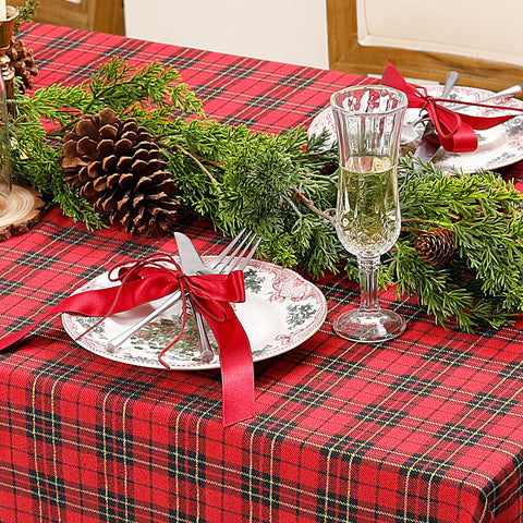 Romanstile hemmed edge detail adds refined table look.