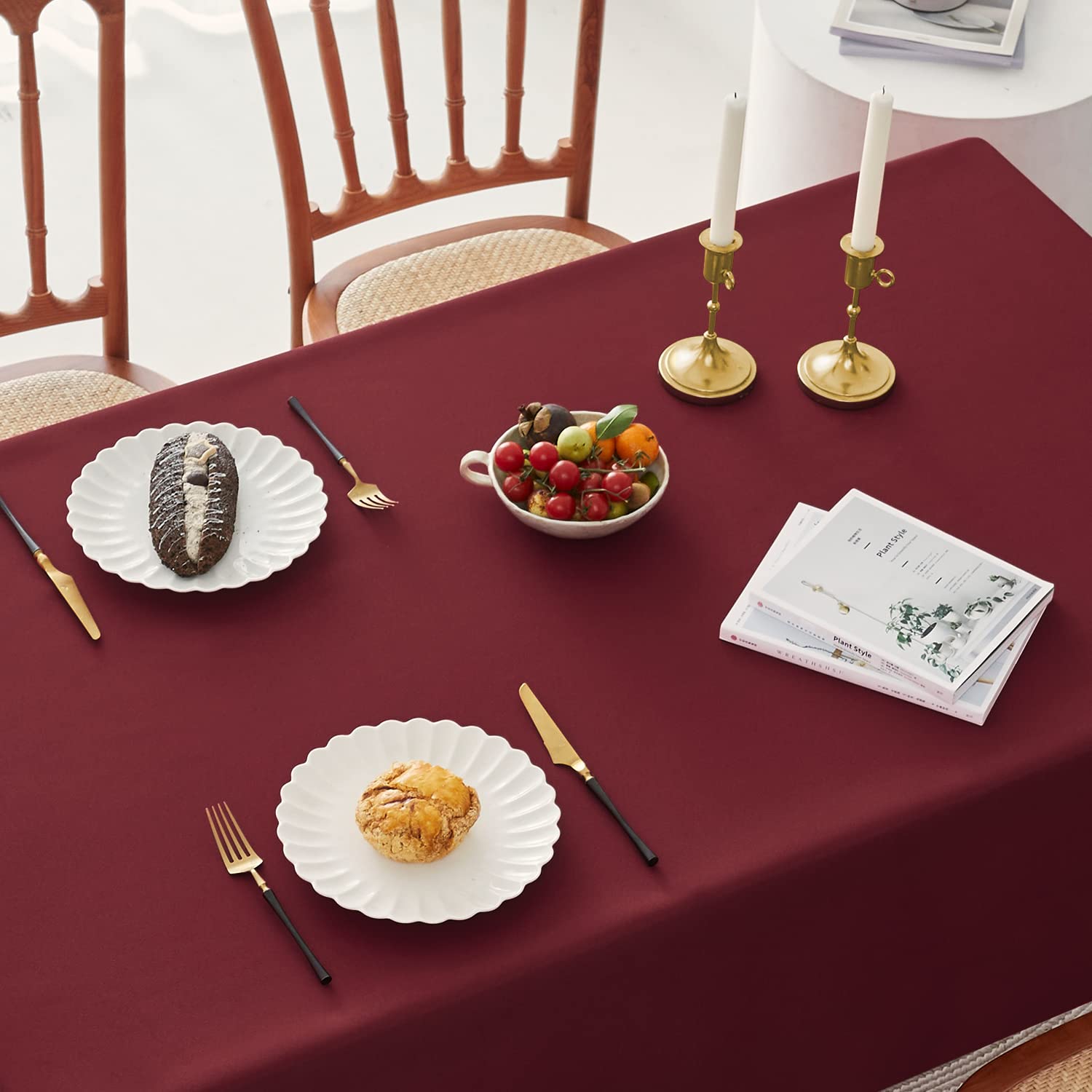Romanstile tablecloth ideal for outdoor events and weddings