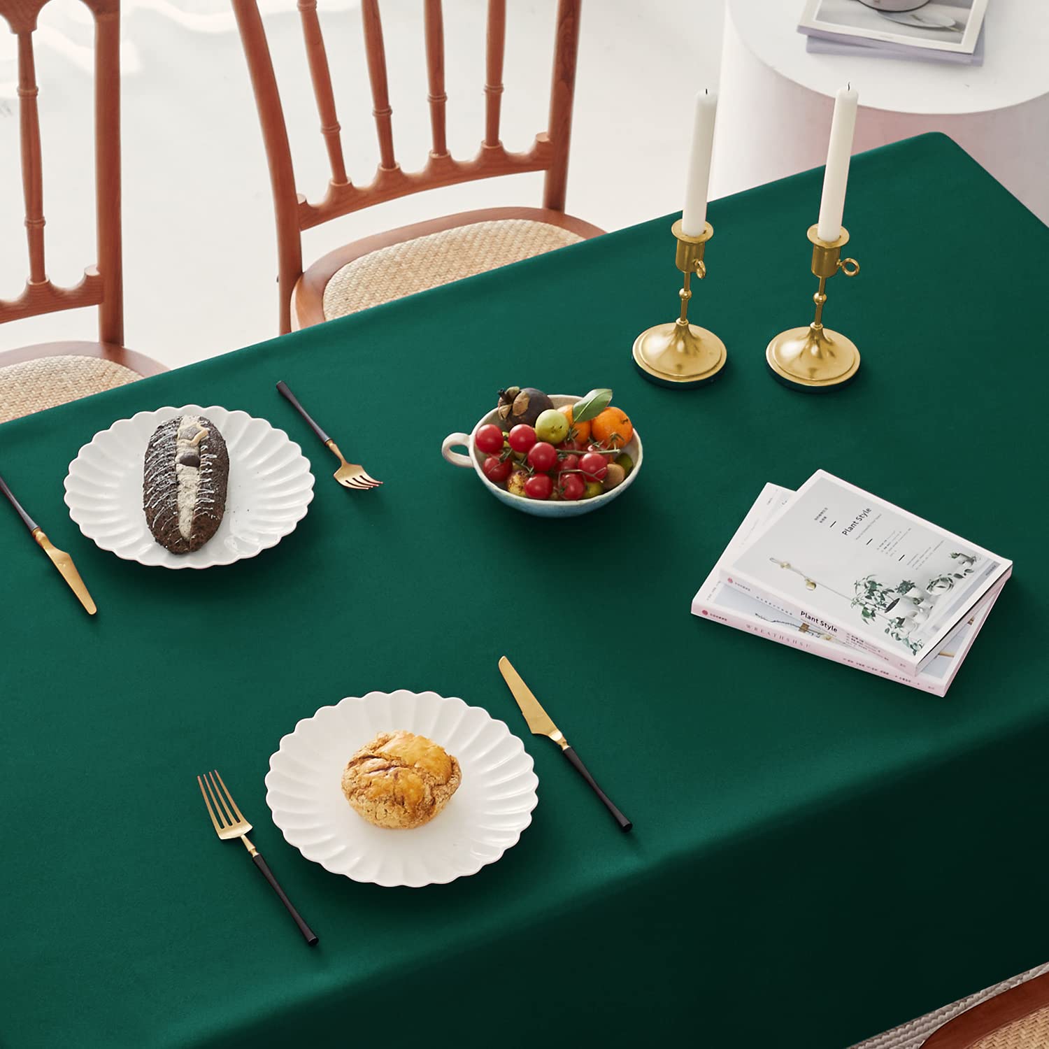 Romanstile tablecloth for weddings and banquets in green protects tabletops from spills.