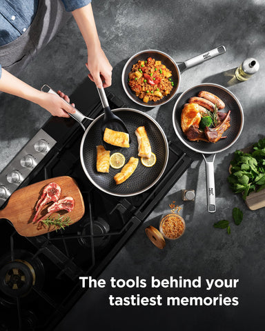 Roomena tri-ply stainless steel base provides fast, even heating for precise cooking.