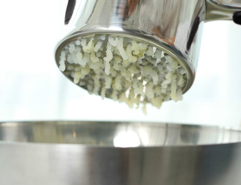 Rorence non-slip knob stabilizes the ricer during use for steady pressure