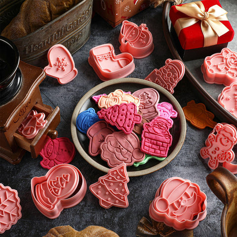 Roshtia 24-pcs Christmas cookie cutters gift – perfect for holiday baking and gifting.