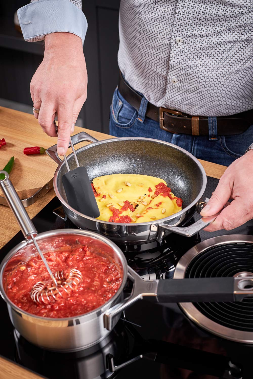 Rösle 12436 spatula is dishwasher-safe for easy cleanup after cooking.