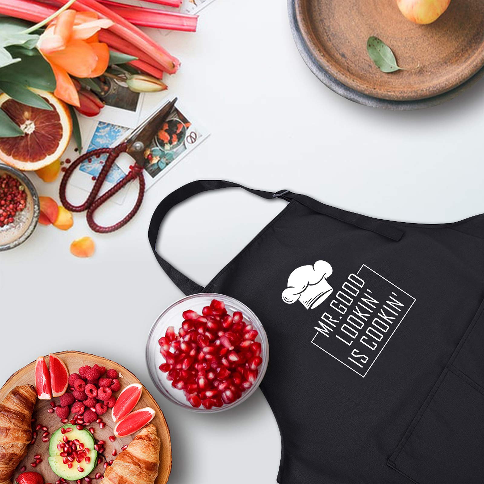 Rosoz apron with two large pockets for spices and tools during cooking