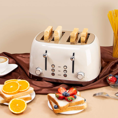 Roter Mond 4-slice toaster cream with 6 browning settings for customizable toast.