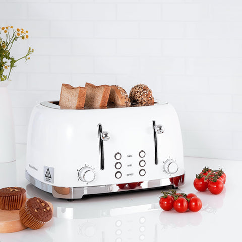 Roter Mond removable crumb trays simplify cleaning after breakfast.