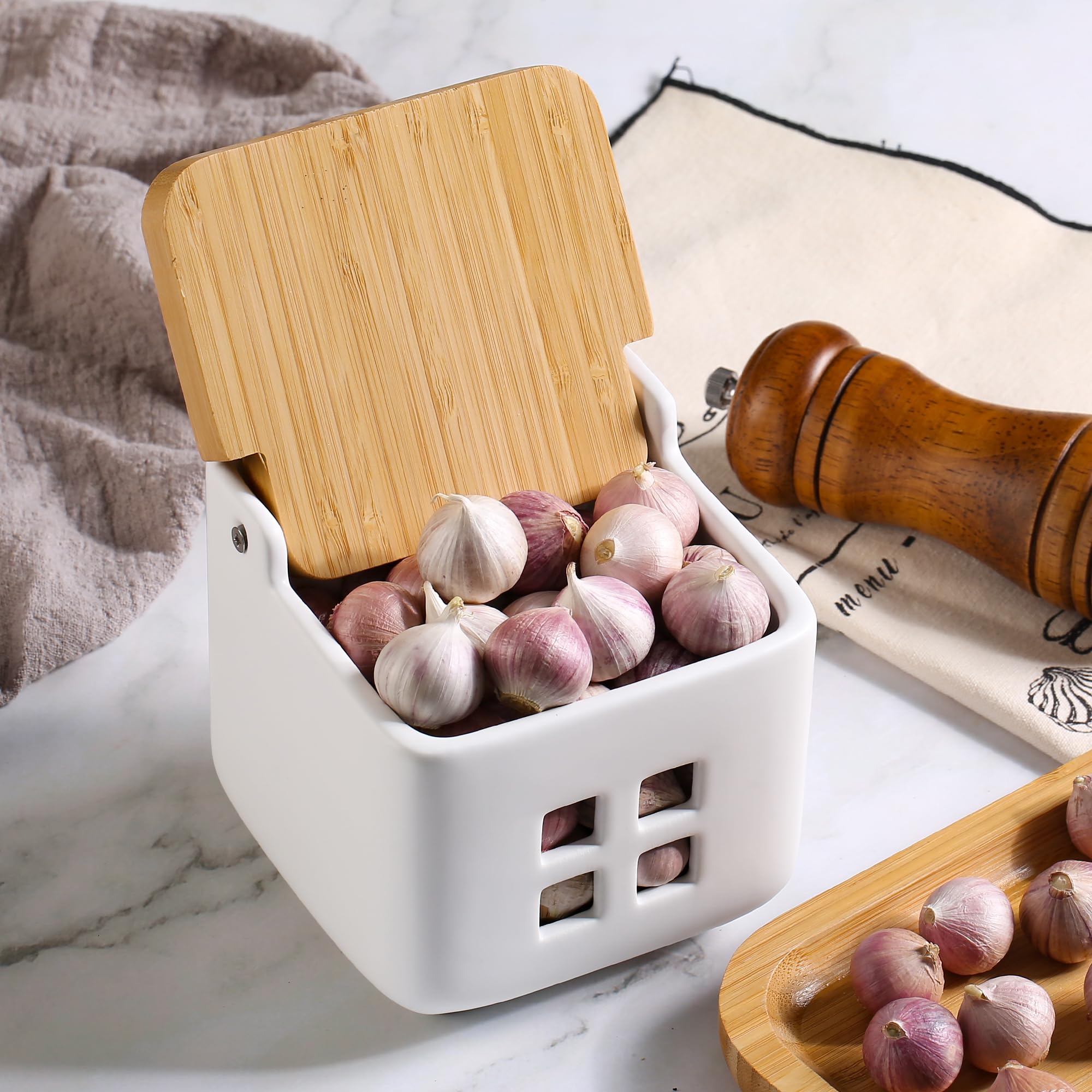RQYIXI ceramic garlic jar in glossy glaze is easy to wipe clean