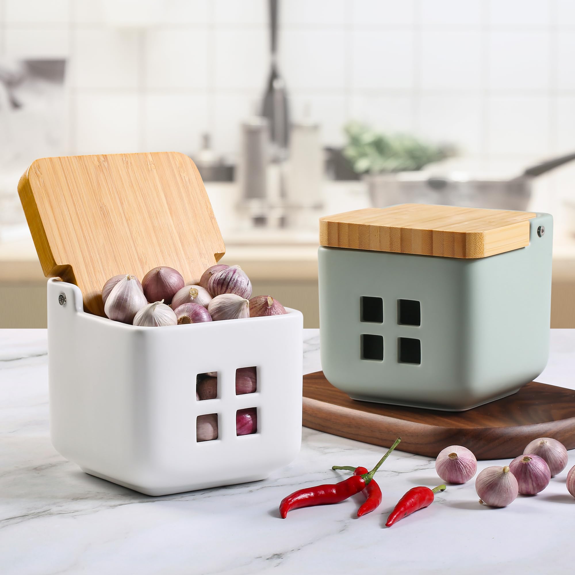 RQYIXI compact garlic storage fits small countertops gracefully