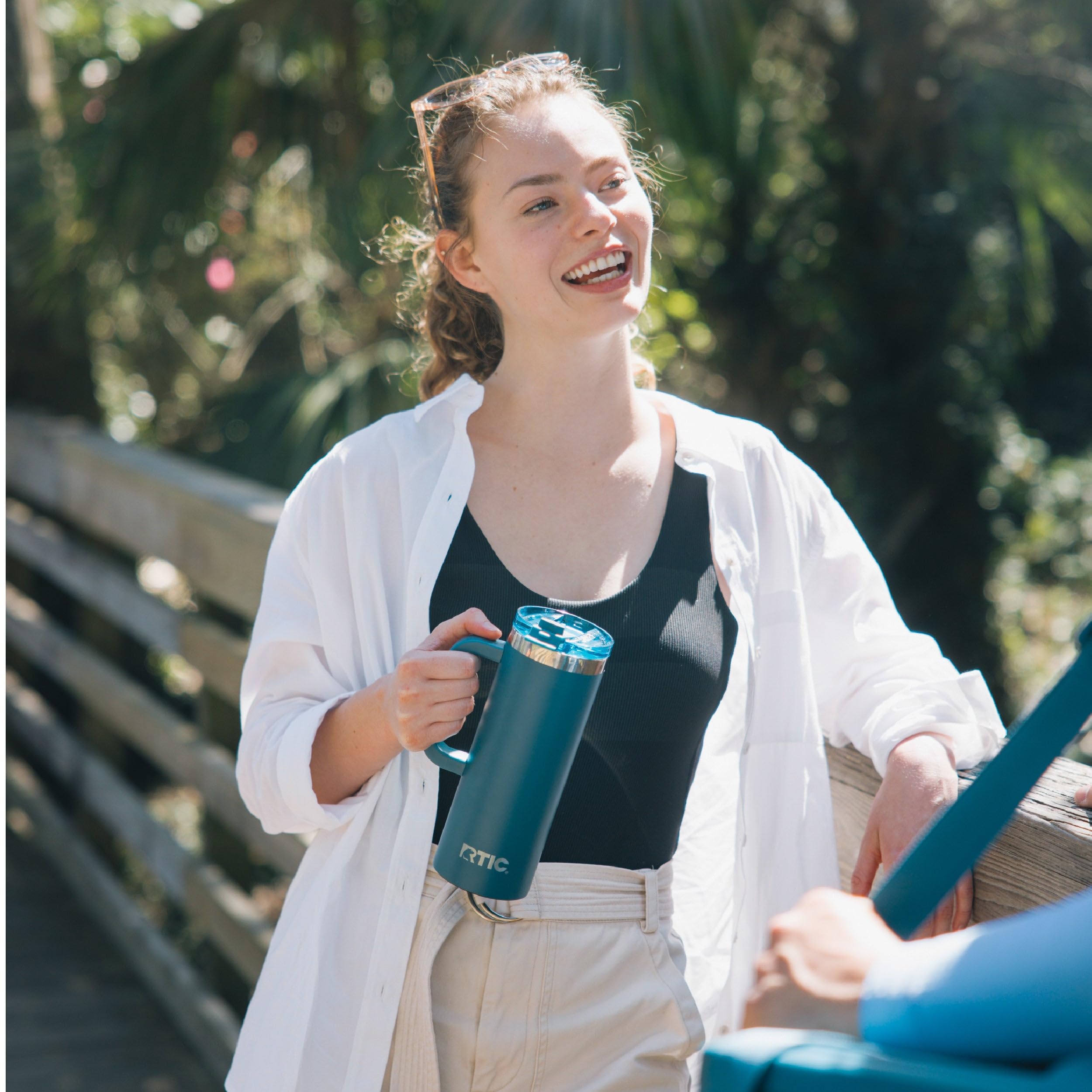 Dishwasher-safe top rack for simple cleaning after daily use