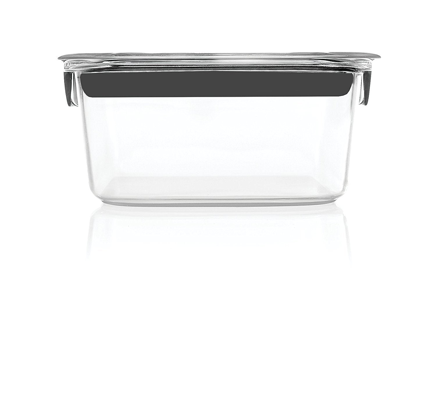 Rubbermaid Brilliance lid seal highlights airtight performance for fridge storage.