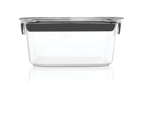 Rubbermaid Brilliance lid seal highlights airtight performance for fridge storage.